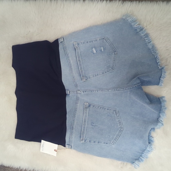 PINKBLUSH Light Wash Distressed Frayed Hem Denim Shorts ~ NWT - Picture 7 of 12